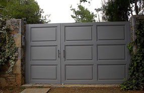 Swing gates